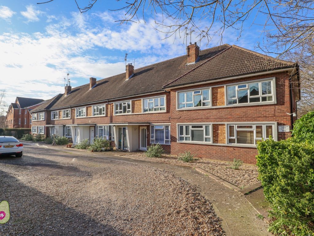 2 bed flat for sale in Strathmore Court, 32 Upper Gordon Road, Camberley, Surrey GU15, £250,000