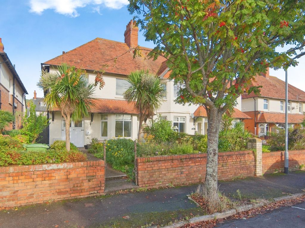 2 bed flat for sale in Irnham Road, Minehead TA24, £169,950 Zoopla