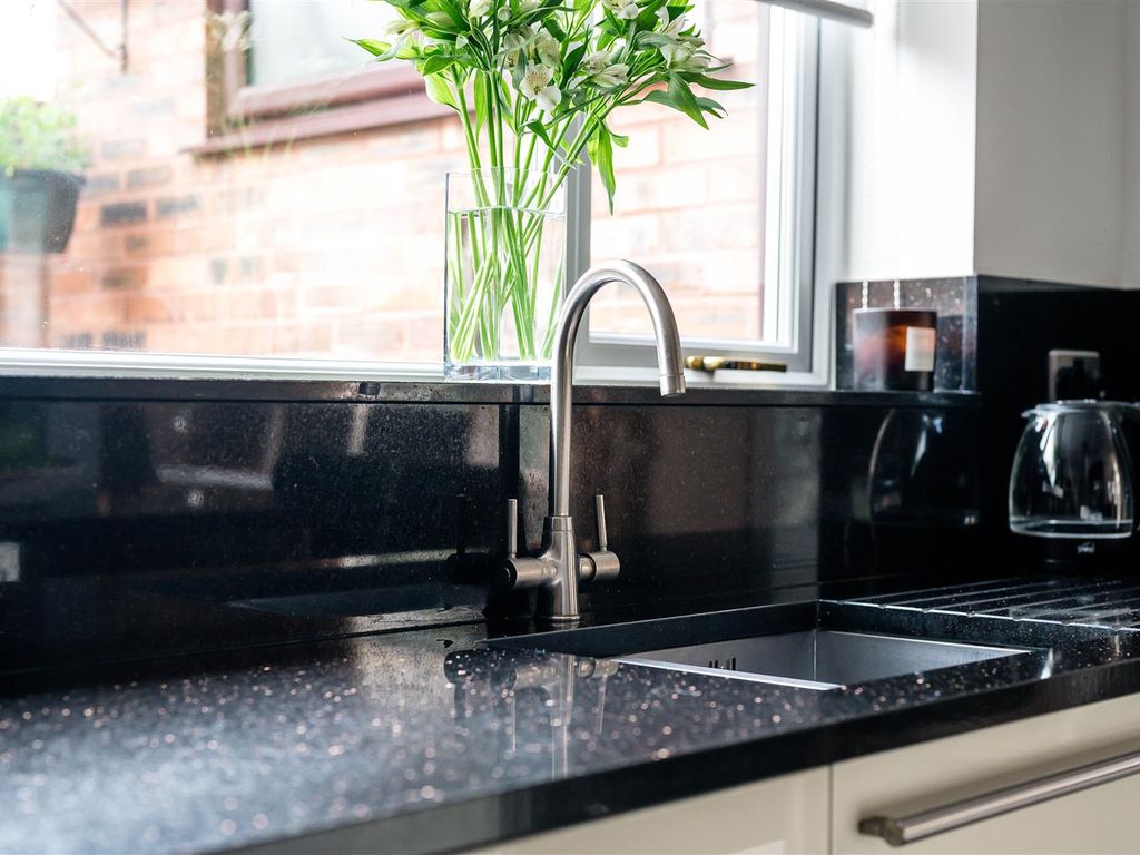 4 bed detached house for sale in Carr Mill Road, Billinge, Wigan WN5, £