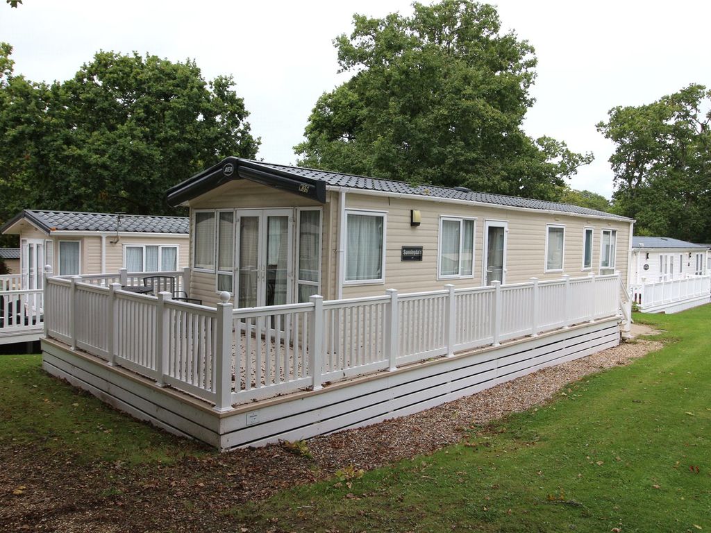 3 bed mobile/park home for sale in Woodland View, Hoburne Bashley, New