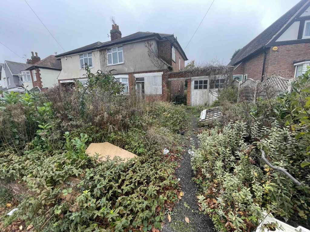 3 bed semidetached house for sale in Pine Tree Avenue, Leicester LE5
