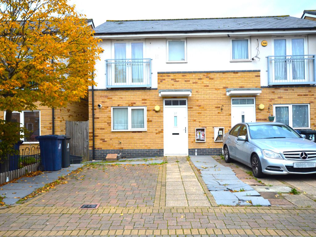 3 bed semidetached house for sale in Founders Close, Northolt UB5, £