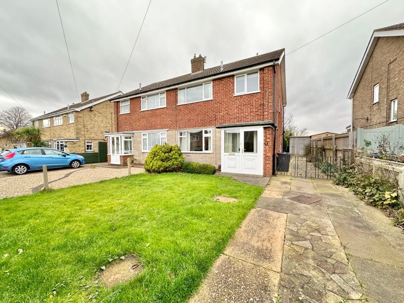 3 bed semidetached house to rent in Links Road, Cleethorpes DN35, £750