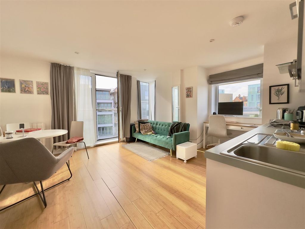 1 bed property to rent in Wandsworth High Street, London SW18, £1,750