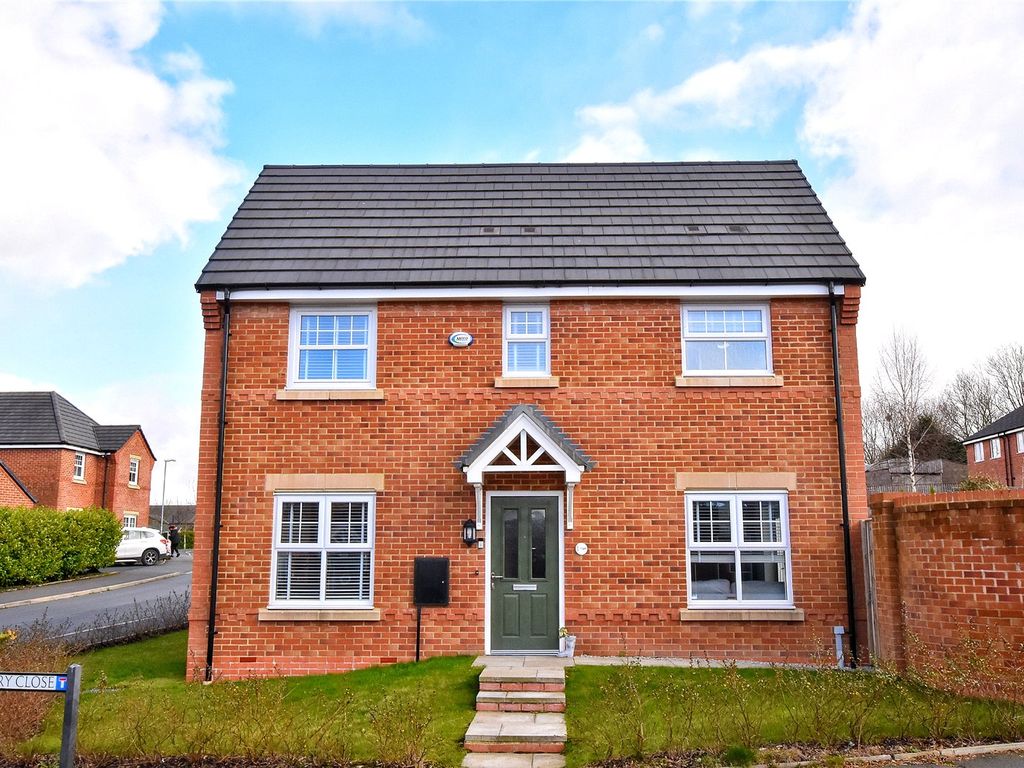 3 bed semidetached house for sale in Strawberry Close, Burnedge