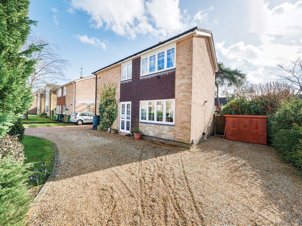 3 bed detached house for sale in Ashbourne Close, Ash, Surrey GU12, £