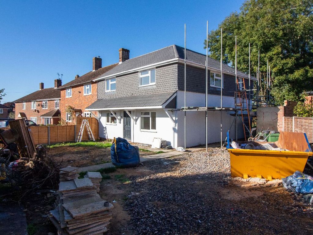 4 bed semidetached house for sale in Queens Crescent, Horndean