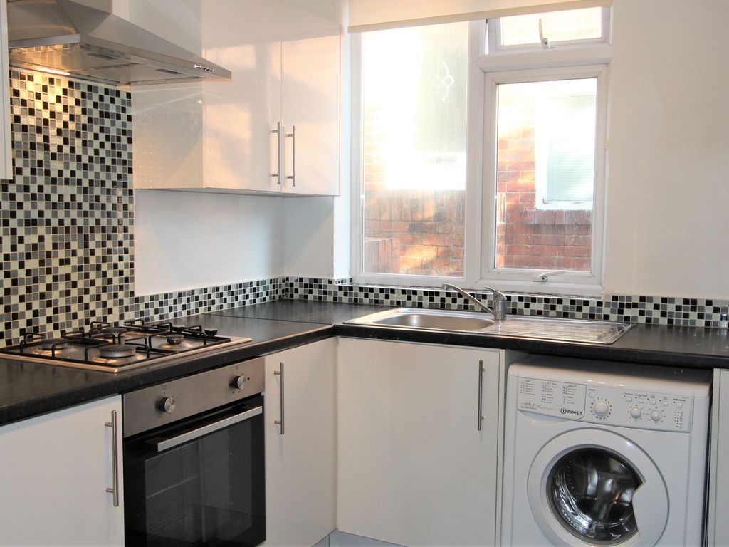 2 bed flat to rent in Benton Road, High Heaton, Newcastle Upon Tyne NE7