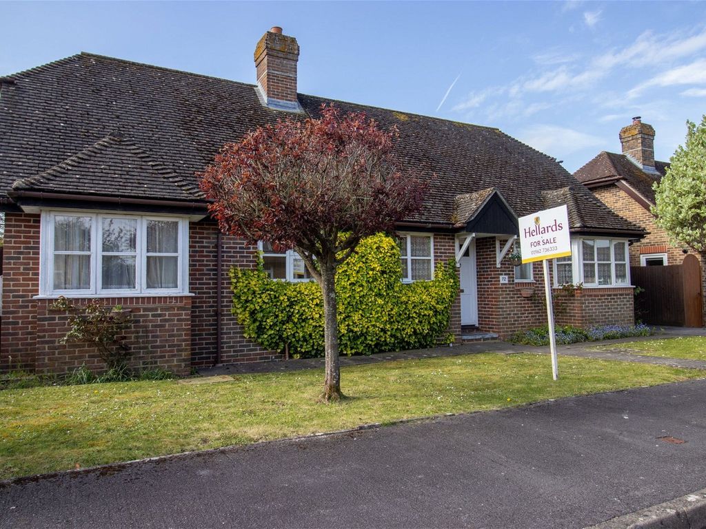 3 bed bungalow for sale in Oak Hill, Alresford SO24, £525,000 Zoopla