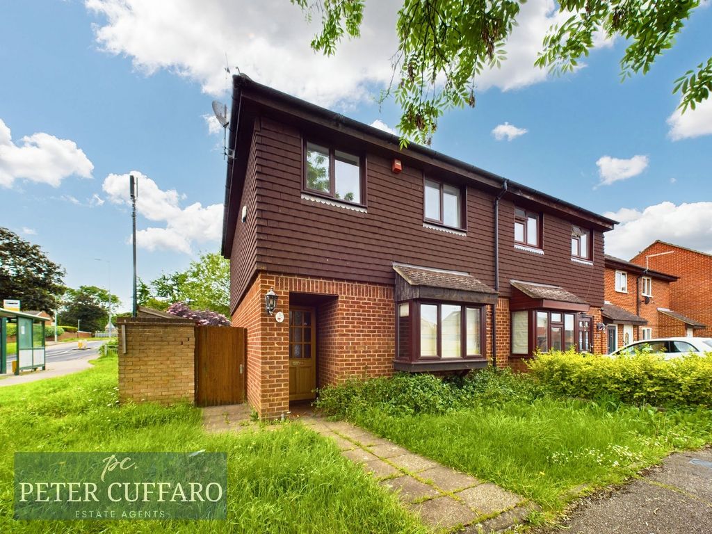 3 bed end terrace house to rent in Leaforis Road, Cheshunt EN7, £1,900