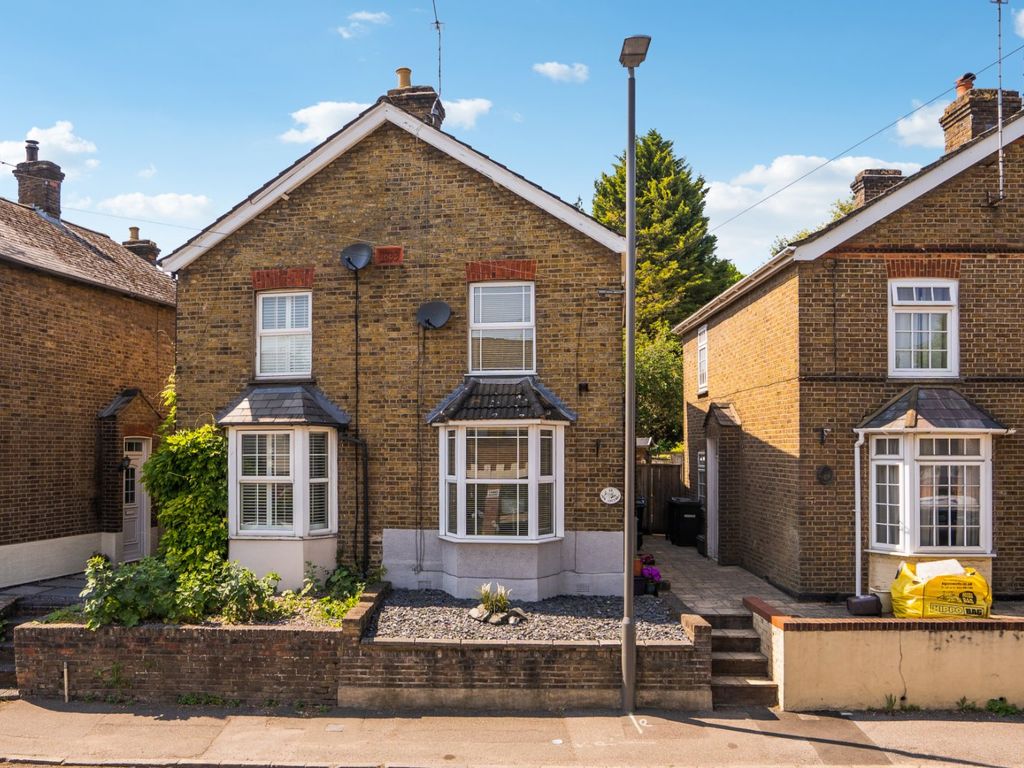 2 bed semidetached house for sale in Station Road, Loudwater, High