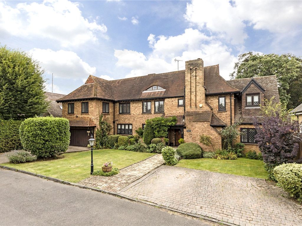 5 bed detached house for sale in Woodlands Drive, SunburyOnThames