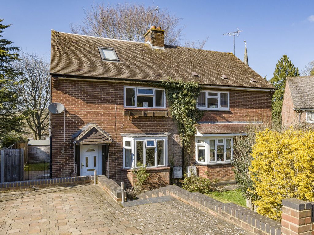 3 bed semidetached house for sale in Saddlers Park, Eynsford, Kent DA4