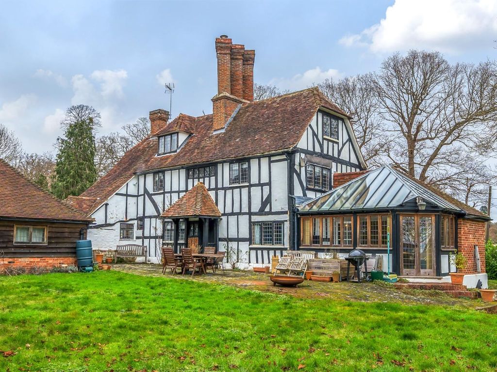 5 bed detached house for sale in Wheelers Lane, Linton, Maidstone ME17