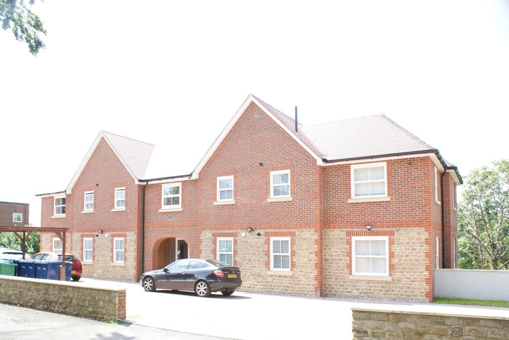2 bed flat to rent in Frith Hill Road, Godalming GU7 Zoopla
