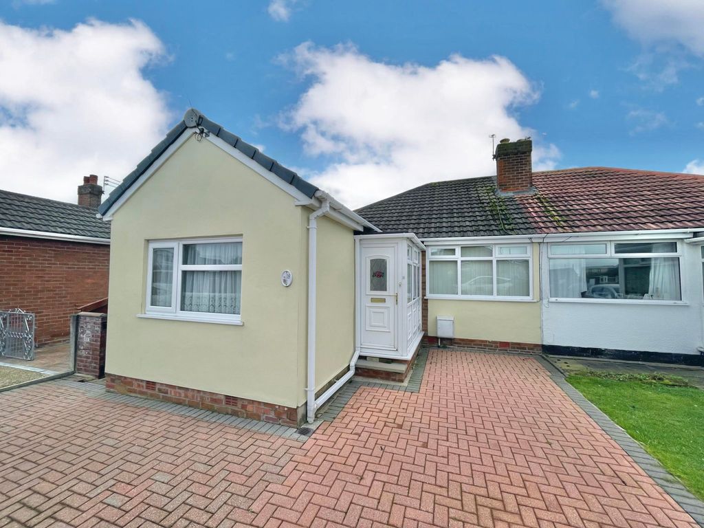 3 bed bungalow for sale in Eskdale Grove, Knott End On Sea FY6, £
