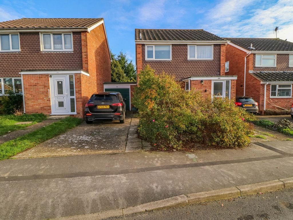 3 bed linkdetached house for sale in Broome Grove, Wivenhoe