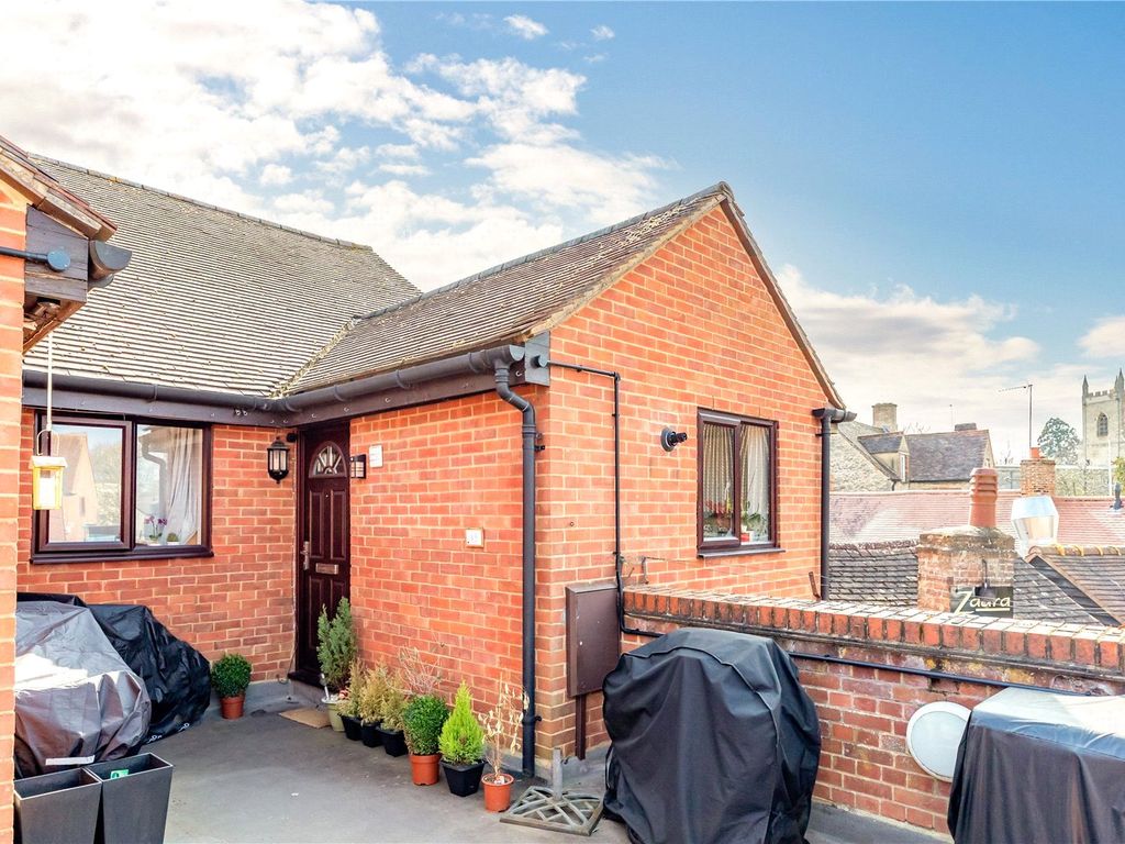 2 bed flat to rent in Causeway, Bicester, Oxfordshire OX26 Zoopla