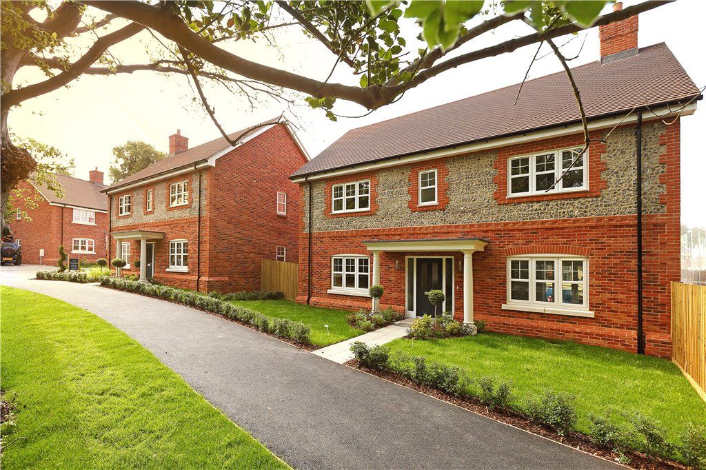 New home, 4 bed detached house for sale in North Lodge Farm, Hayley