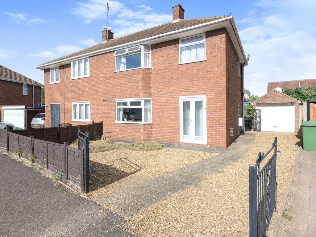 3 bed semidetached house for sale in Northgate, Whittlesey