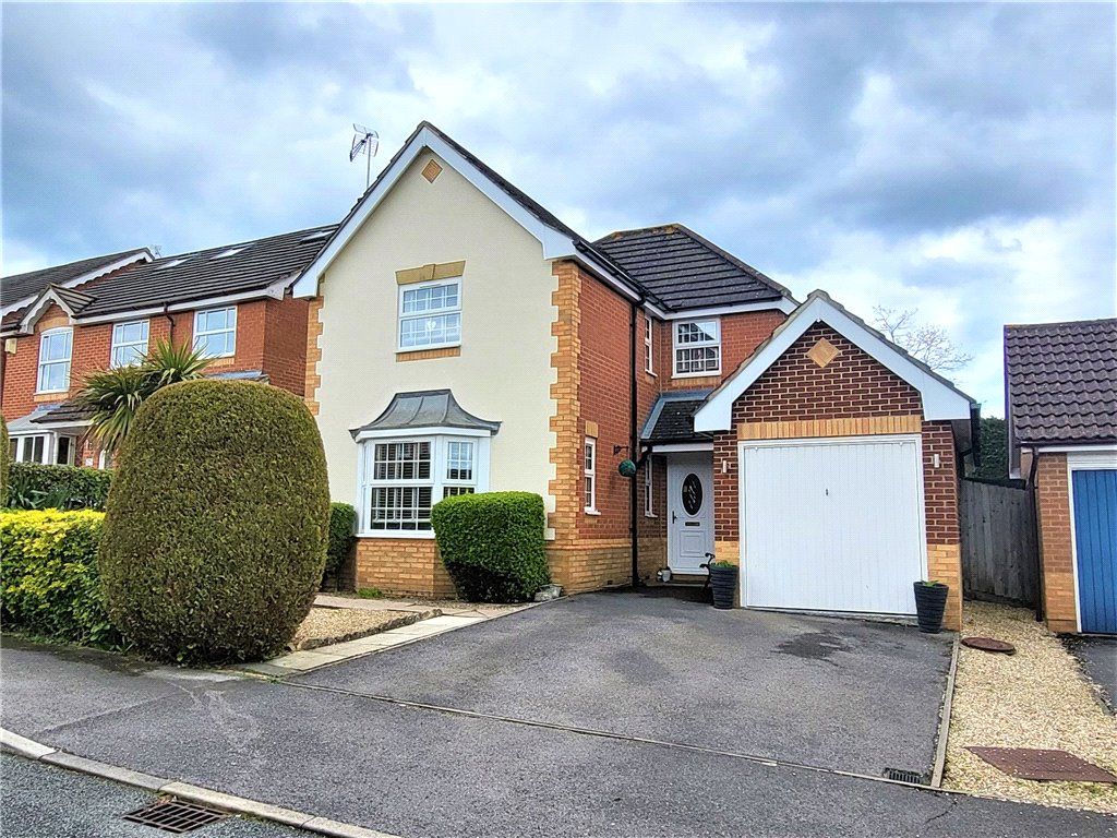 4 bed detached house for sale in Yorkshire Place, Warfield, Berkshire