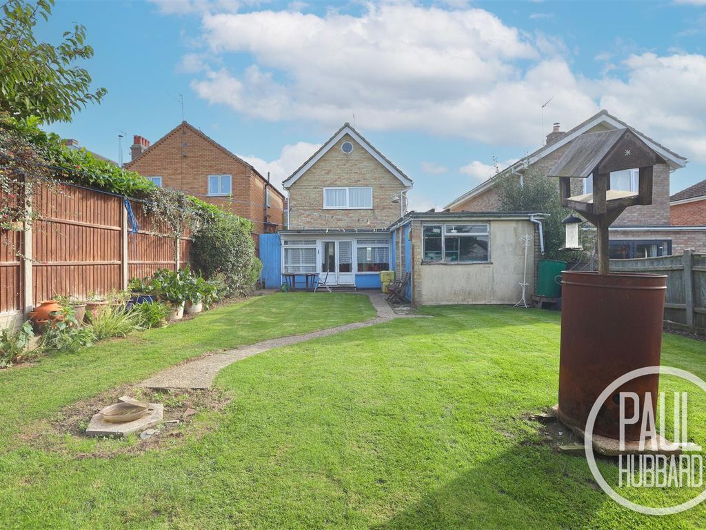 3 bed detached house for sale in Broad Road, Oulton Broad NR32, £260,000 Zoopla