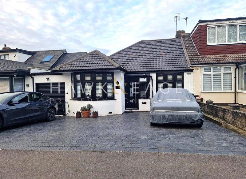 Studio to rent in Basildon Avenue, Ilford, Essex. IG5, £1,100 pcm Zoopla