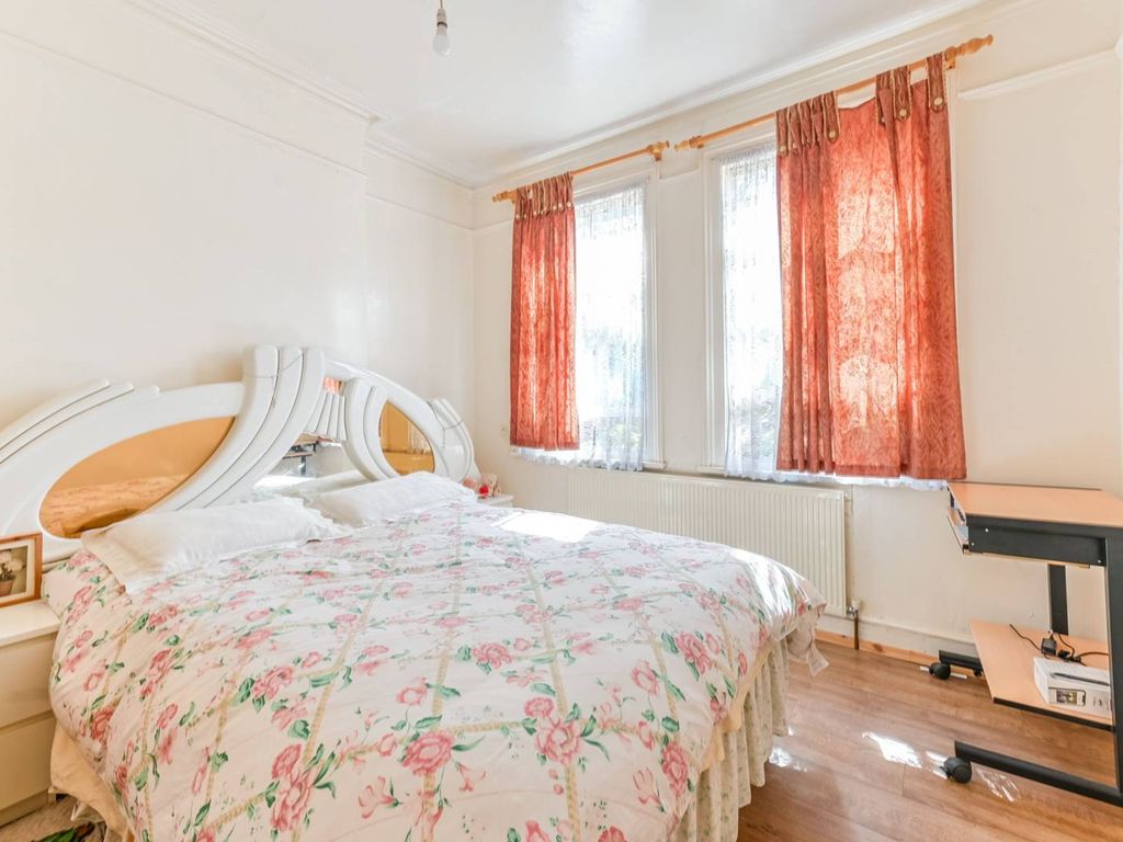 Gladstone Avenue, Wood Green, London N22  