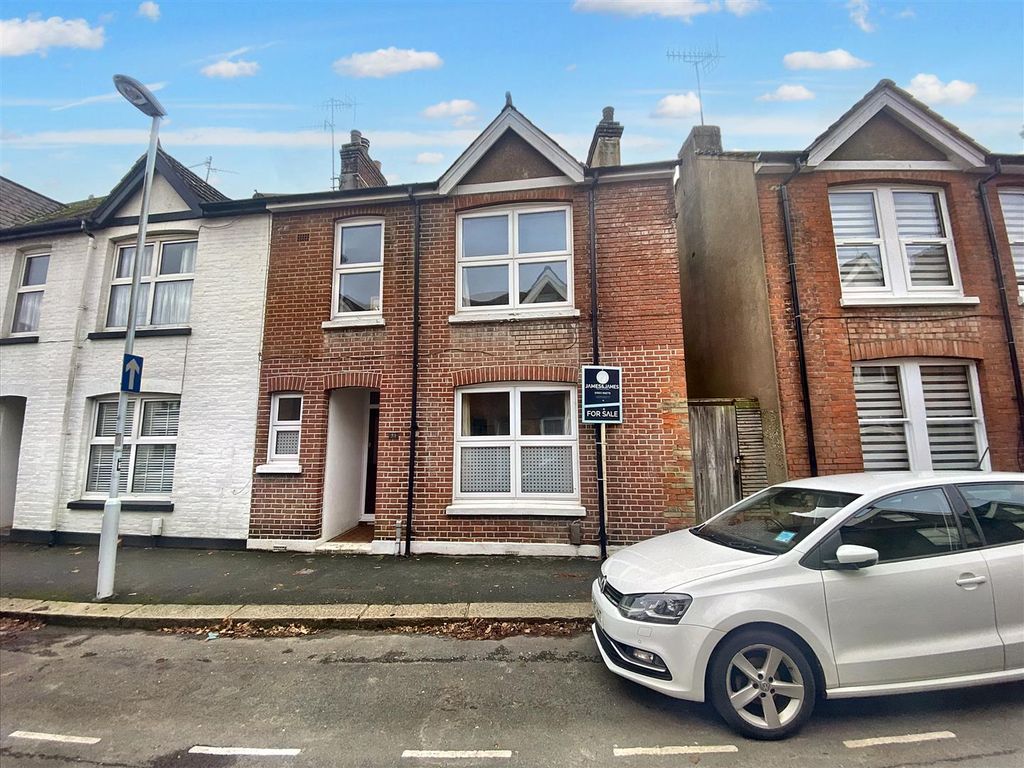 3 bed end terrace house for sale in Cobden Road, Worthing BN11, £
