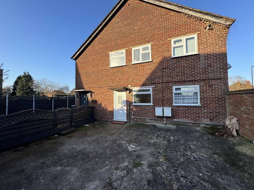 2 bed flat for sale in Longford Avenue, Southall UB1, £320,000 Zoopla