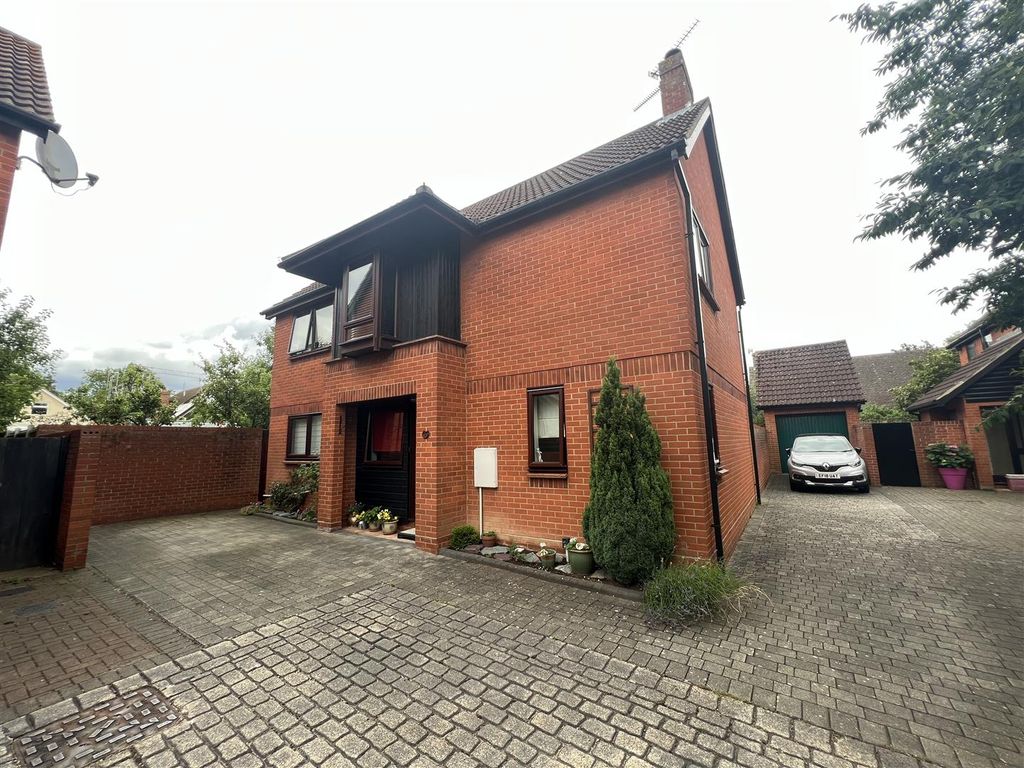 4 bed detached house for sale in Longacre, Chelmsford CM1, £550,000
