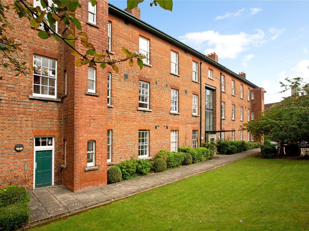2 bed flat for sale in The Mons, Mons Court, Winchester, Hampshire SO23