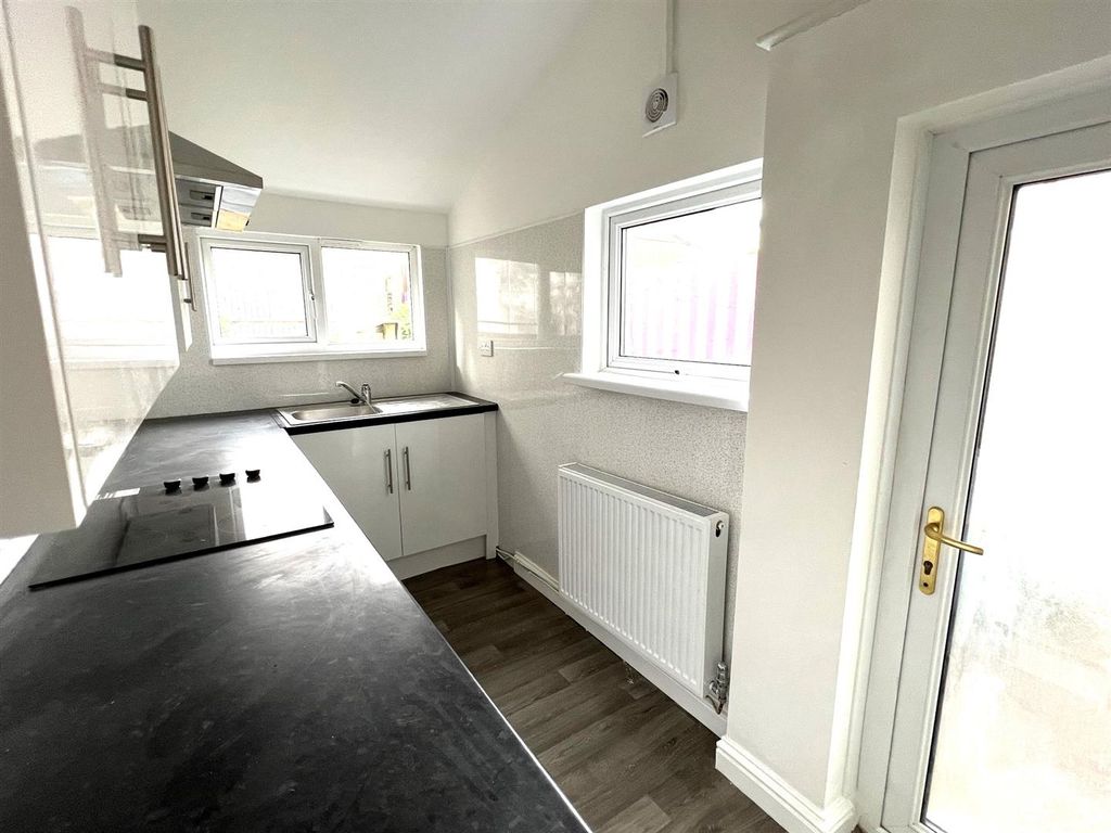 4 bed property to rent in William Street, Ystrad, Pentre CF41 Zoopla