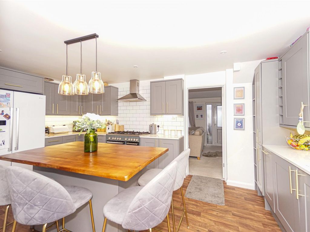 3 bed semidetached house for sale in Harrow Lane, St. LeonardsOnSea