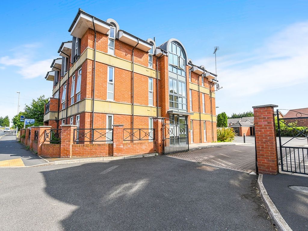 2 bed flat to rent in Richmond Court, Widnes, Cheshire WA8 Zoopla