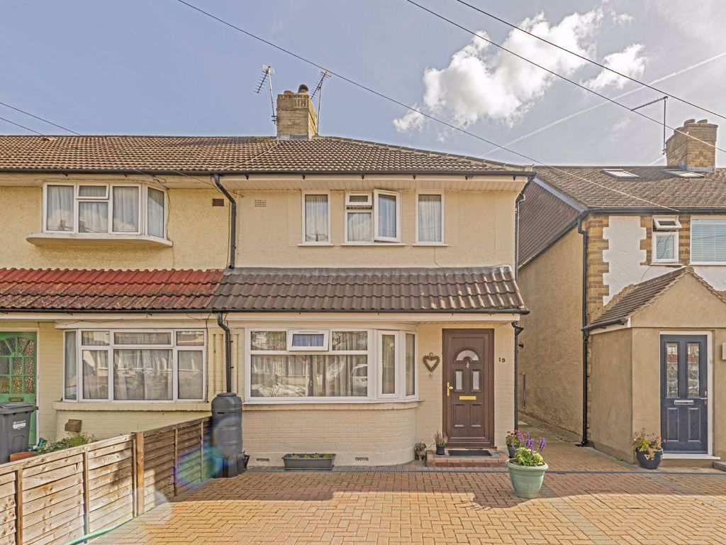 3 bed property for sale in The Alders, Hanworth, Feltham TW13 Zoopla