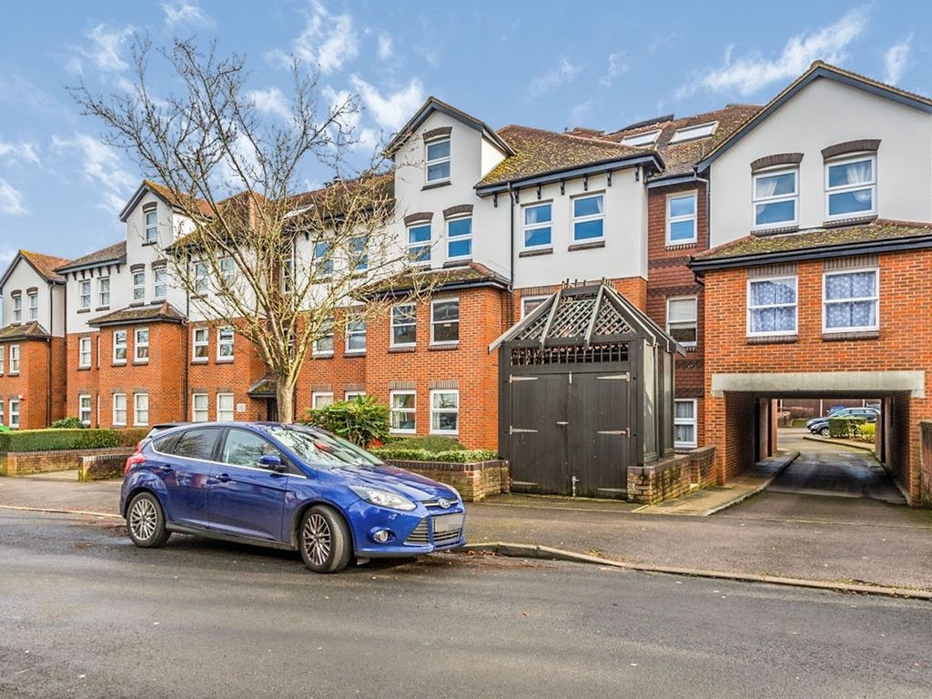 2 bed flat to rent in Overton Road, Sutton, Surrey SM2, £1,550 pcm Zoopla
