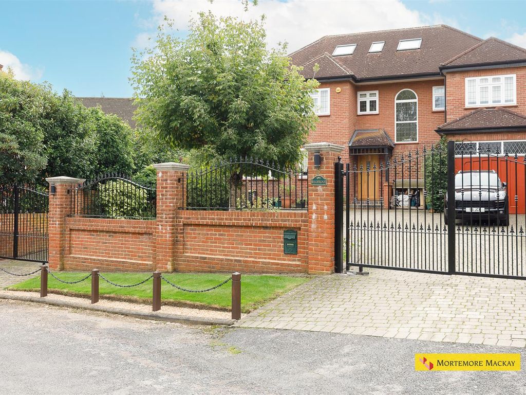6 bed detached house for sale in Ringmer Place, London N21, £2,250,000