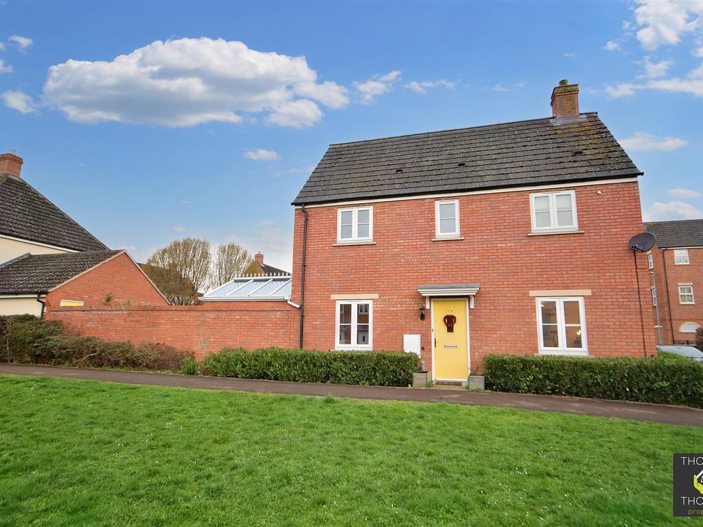 3 bed semidetached house for sale in Falcon Road, Walton Cardiff