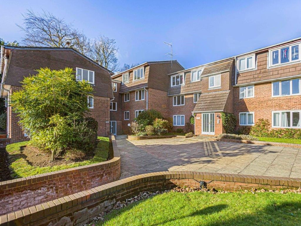 2 bed flat for sale in Douglas Road, Harpenden AL5, £379,000 Zoopla