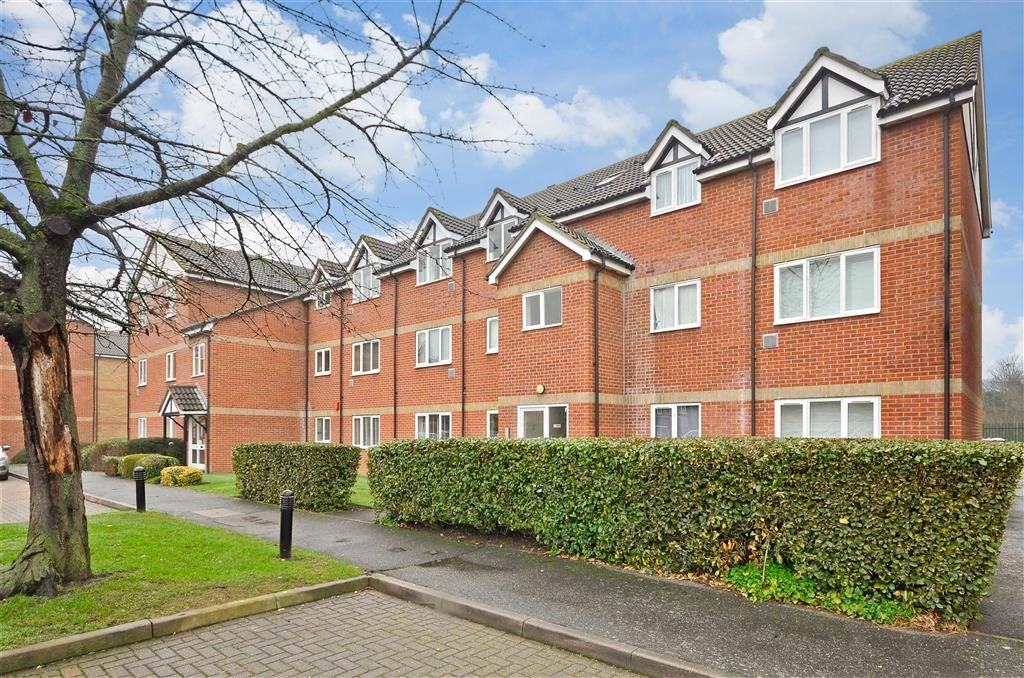 2 bed flat for sale in Primrose Close, Wallington, Surrey SM6, £275,000