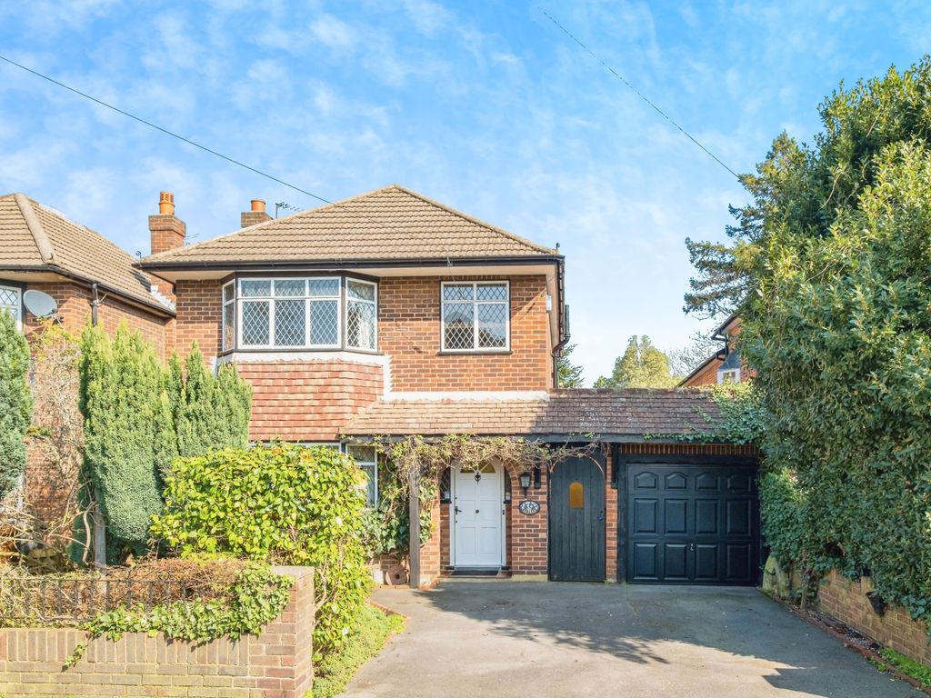 3 bed detached house for sale in Corrie Road, Addlestone, Surrey KT15
