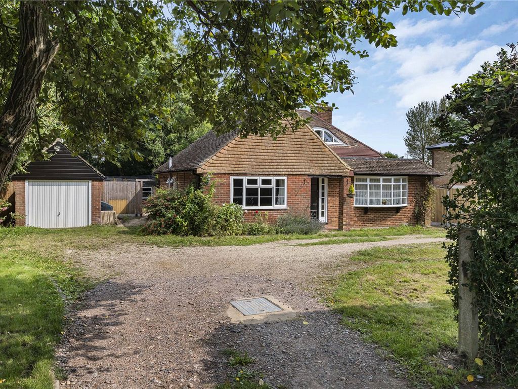 4 bed bungalow for sale in Chinnor Road, Bledlow Ridge, High