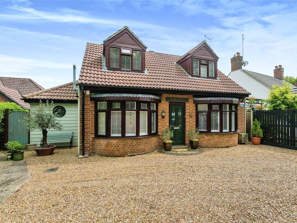 3 bed bungalow for sale in Mill Crescent, Orton Waterville