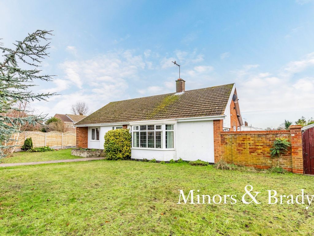2 bed detached bungalow for sale in Elm Tree Road, Carlton Colville