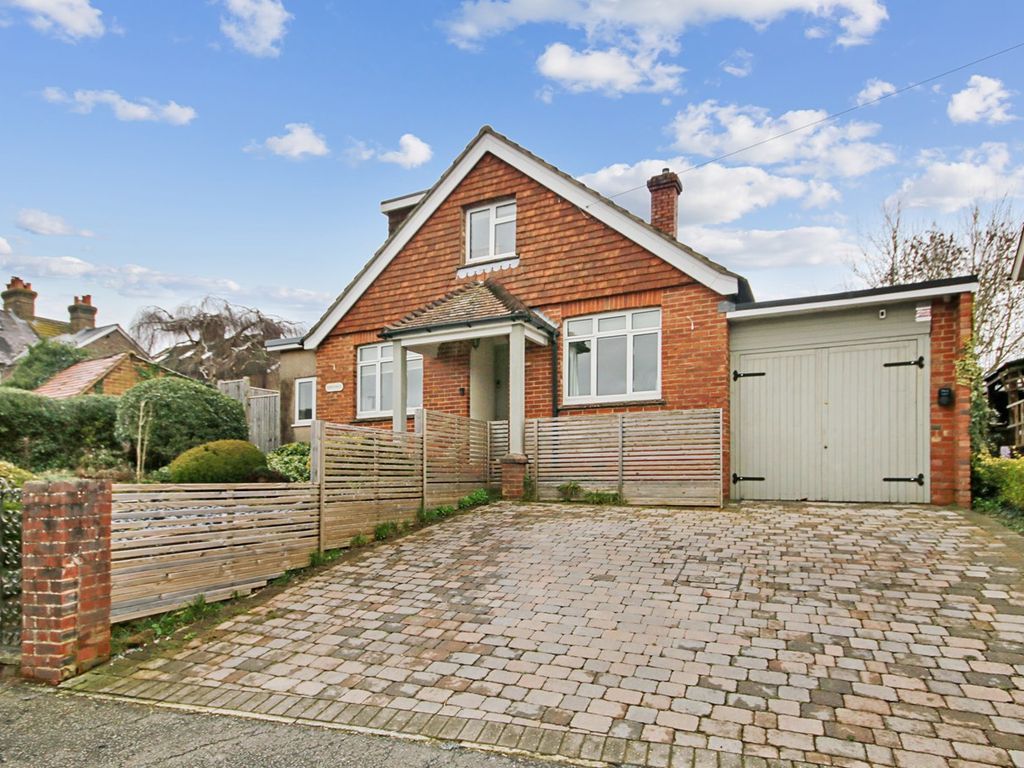 3 bed chalet for sale in Forest View Road, East Grinstead RH19, £