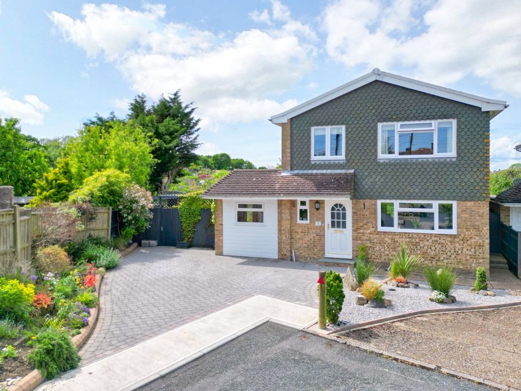 4 bed detached house for sale in North Heath Close, Hailsham BN27, £
