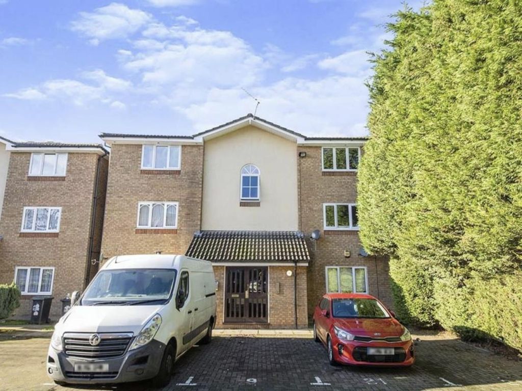 2 bed flat to rent in Turnberry Court, Watford WD19 Zoopla