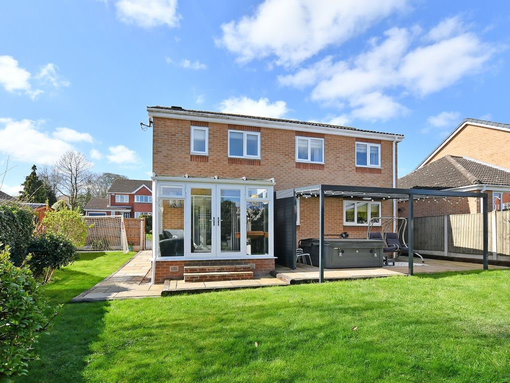 4 bed detached house for sale in Fairfield Drive, Ashgate, Chesterfield