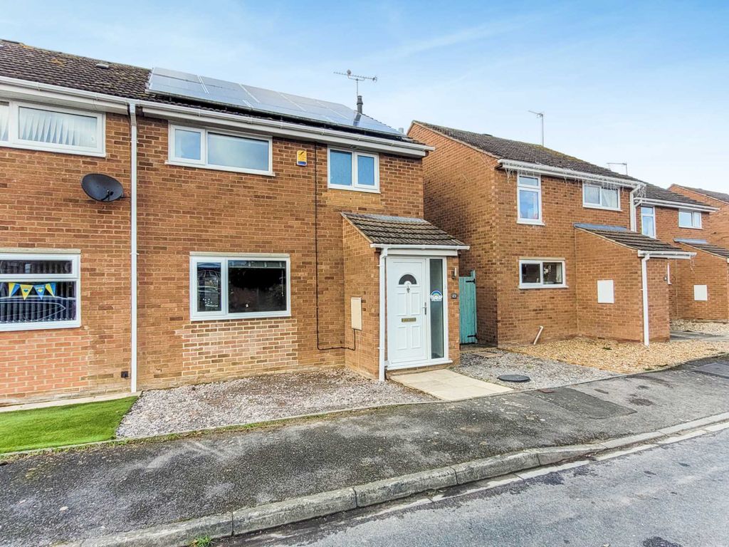 3 bed semidetached house for sale in Pippins Road, Bredon, Tewkesbury